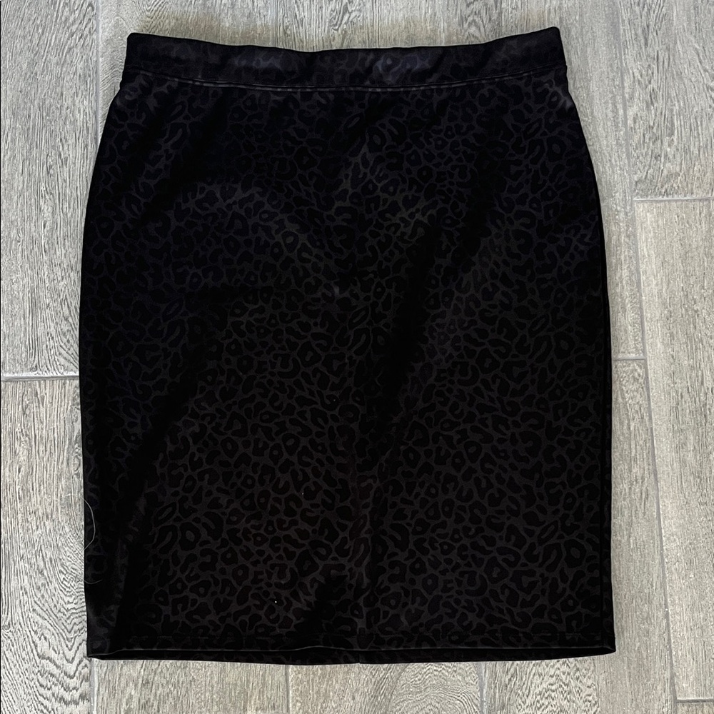 Xhilaration Skirt in Black Tonal Leopard Print XL